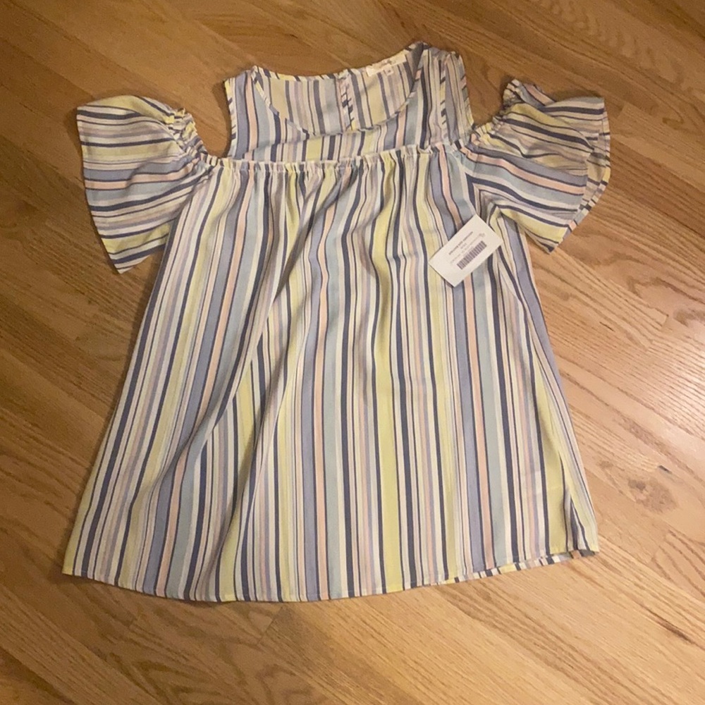 NWT Andrée by Unit multicolored cold shoulder top in medium